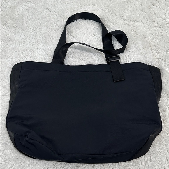 🌴 Lululemon Clean Lines Tote - Picture 2 of 6